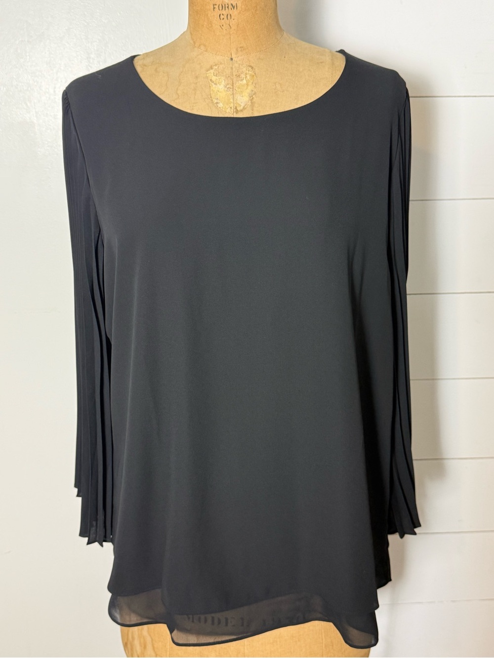 Laurie Felt Black Long Sleeve Pleated Sleeve Blouse